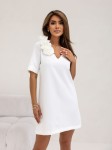 Trapezowa sukienka koktajlowa v-dekolt Cocomore biała