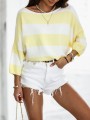 Damski sweter oversize w pasy Cocomore żółty