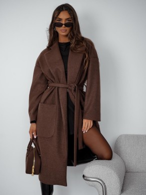 Brązowy płaszcz wiązany z paskiem oversize – elegancki płaszcz Me Gusta