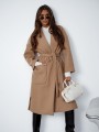 Karmelowy płaszcz wiązany z paskiem oversize – elegancki płaszcz Me Gusta