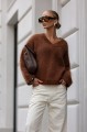 Sweter damski w serek oversize super kid moher YARN brąz toffi