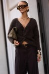 Sweter damski z supłem z przodu lub z tyłu czekoladowy premium Yarn