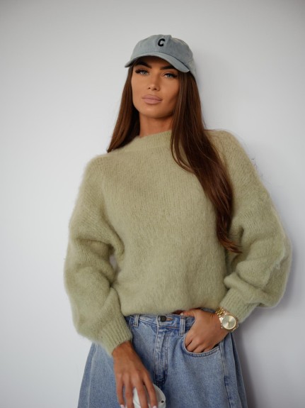 Oliwkowy sweter damski z dodatkiem moheru