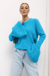 Turkusowy sweter damski z ozdobnym rękawem Cocomore dzwonek