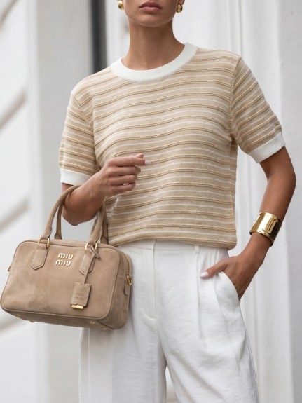 Sweter damski z krótkim rękawem w paski Cocomore beżowy