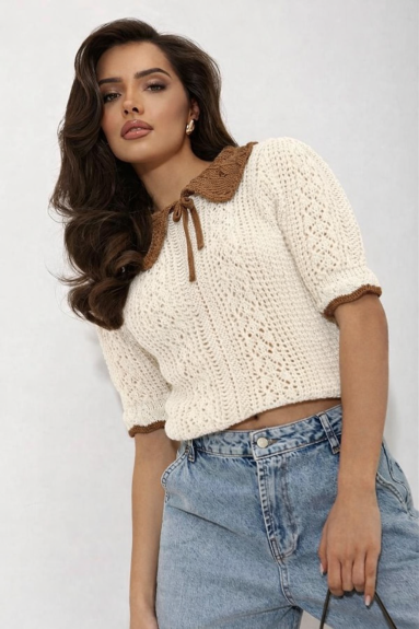 Ażurowy sweter damski z kołnierzykiem Cocomore kremowy