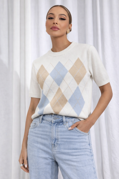 Wiosenny sweter damski z krótkim rękawem w romby Cocomore kremowy
