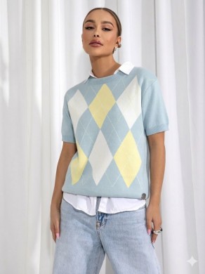 Wiosenny sweter damski z krótkim rękawem w romby Cocomore błękitny