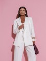 Biała marynarka damska oversize – elegancki żakiet dwurzędowy Me Gusta