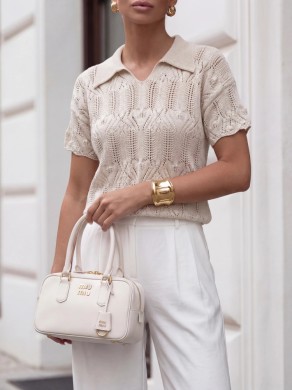 Ażurowy sweter damski w serek z kołnierzykiem Cocomore beżowy