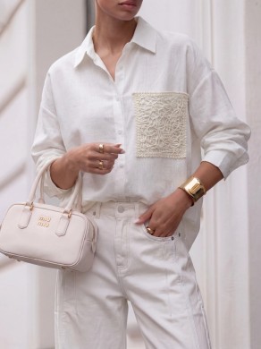 Biała koszula damska z wiskozy z kieszonką Cocomore