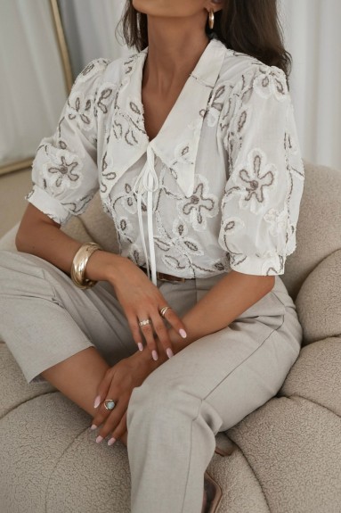 Bluzka damska z kołnierzykiem XANA haftowana