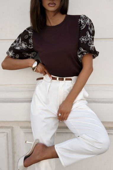 Bluzka damska z ozdobnym rękawem XANA czekoladowa