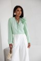 Elegancka bluzka damska z kwiatem Me gusta pistacjowa