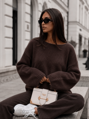 Sweter damski w łódkę z alpaki suri Yarn czekoladowy