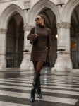 Brązowa koronkowa sukienka z długim rękawem – elegancka, romantyczna, z falbanami Cocomore
