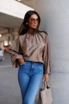 Elegancka bluzka damska satynowa taupe z wiązaniem i ozdobnymi rękawami