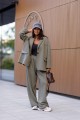 Bawełniana marynarka damska oversize Me Gusta – khaki, wygodna i stylowa