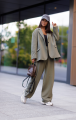 Bawełniana marynarka damska oversize Me Gusta – khaki, wygodna i stylowa