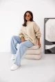 Sweter damski oversize jasnobeżowy z dodatkiem wełny i moheru Madame Sue