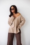 Wełniany sweter oversize damski w serek Madame Sue beżowy