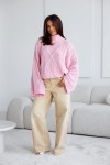 Różowy sweter damski warkocz oversize z golfem Madame Sue