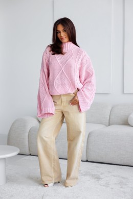Różowy sweter damski warkocz oversize z golfem Madame Sue